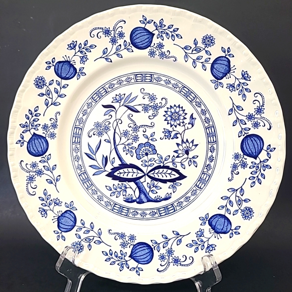 VTG Enoch Wedgwood Blue Herirage Dinner Plate 10"